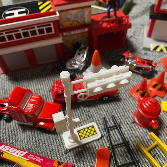 3,little Firehouses and small people! MODEL PARTS AND ITEMS galore!! - Picture 6 of 13